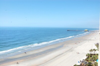 Beautiful oceanfront condo close to many attractions - Arcadian II B15