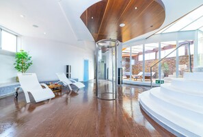 Couples treatment rooms, sauna, hot tub, steam room, mud baths, massages