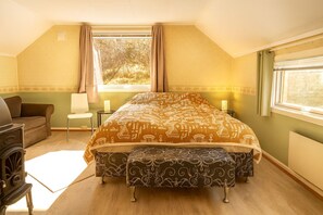 4 bedrooms, desk, iron/ironing board, travel crib - Cozy home on the island of Senja with sea views (Troms)