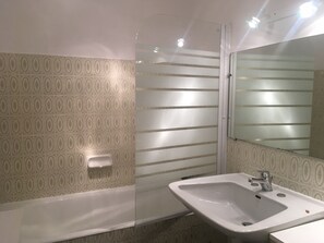 Hair dryer, towels, soap, toilet paper - Seafront apartment close to beaches and Esterel: absolute calm (Saint-Raphaël)