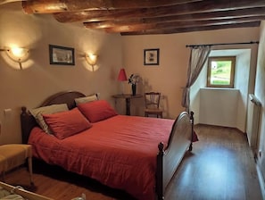 5 bedrooms, iron/ironing board, travel cot, free WiFi