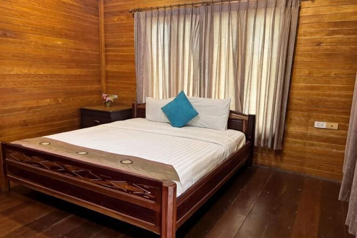 WiFi (free), bed sheets