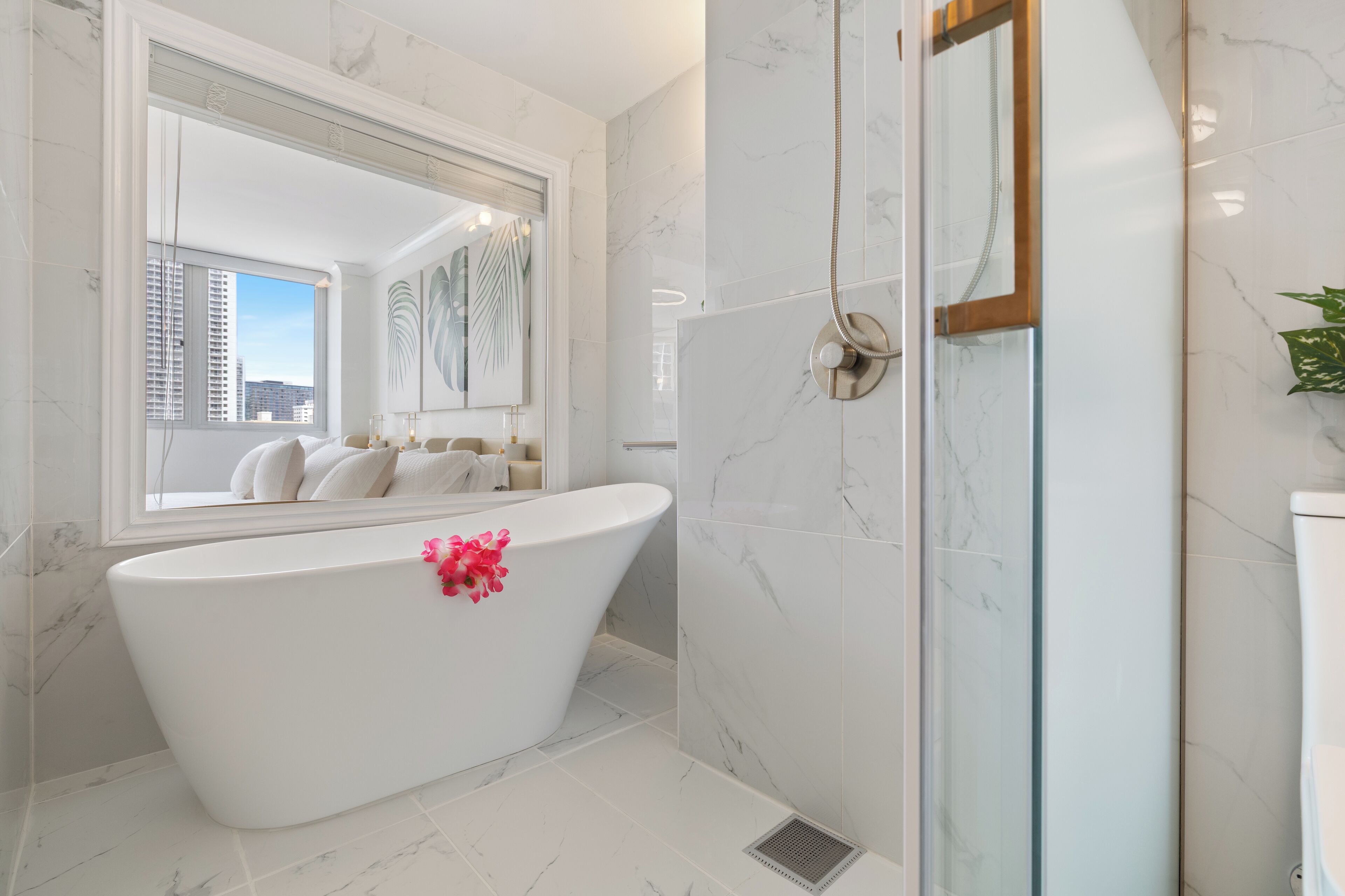 シャワー、ヘアドライヤー、タオル