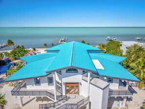 Exterior - Morton Manor - Main House - 5bed/4.5bath single family home with private pool, dockage, pickleball court, putting green & more (Marathon)