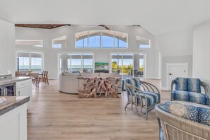 Smart TV, ping pong - Morton Manor - Main House - 5bed/4.5bath single family home with private pool, dockage, pickleball court, putting green & more (Marathon)