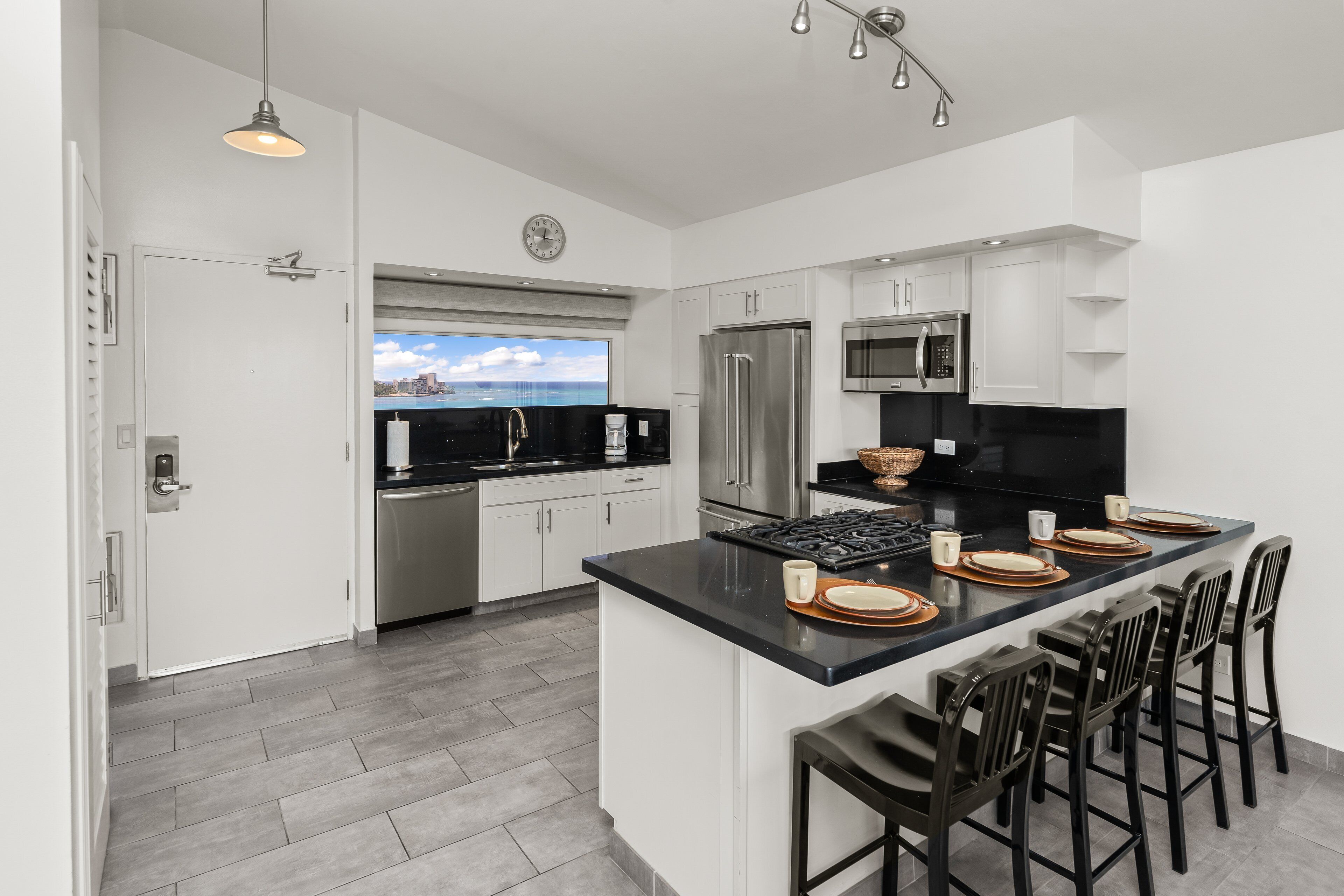 Fridge, microwave, oven, coffee/tea maker