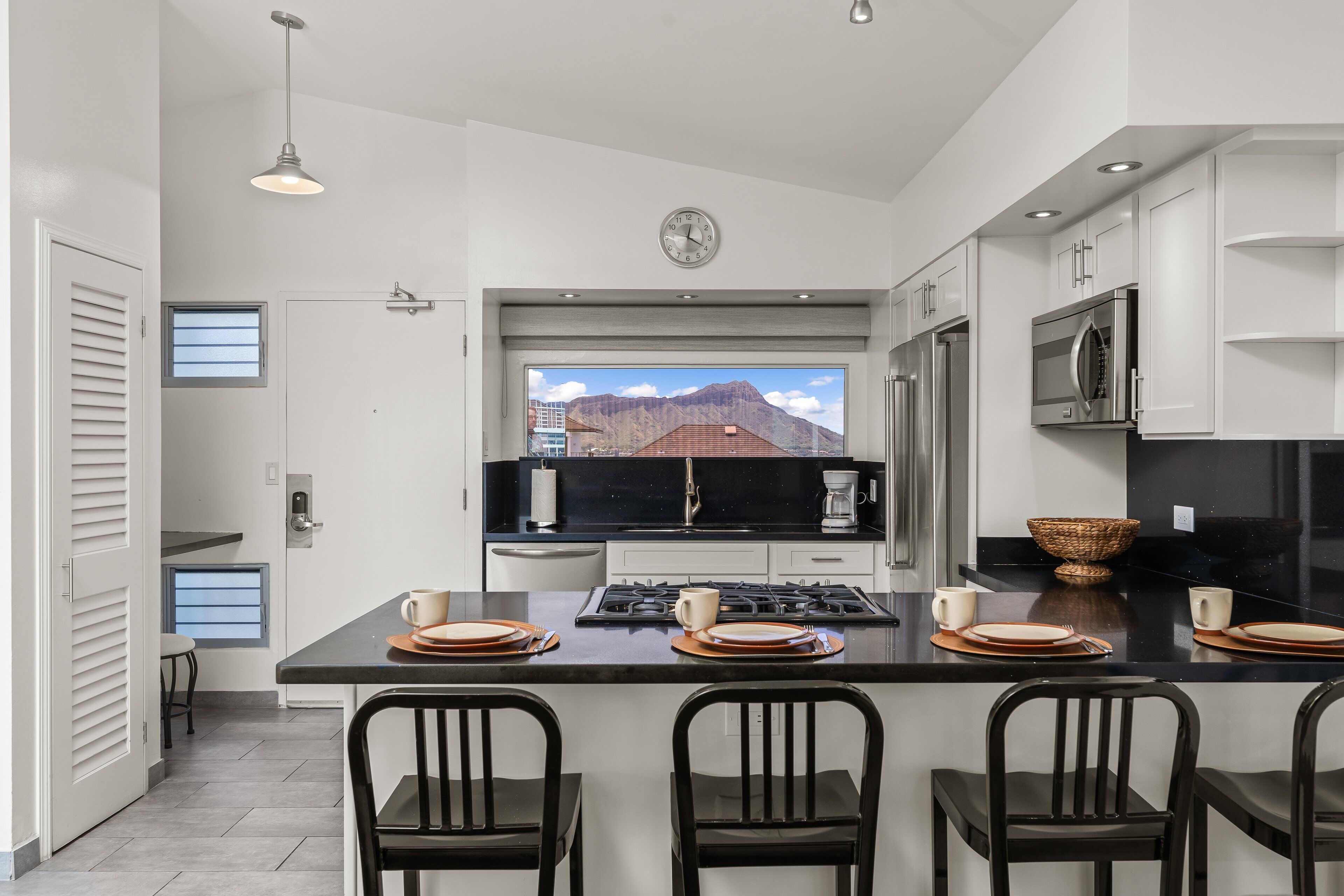 Fridge, microwave, oven, coffee/tea maker