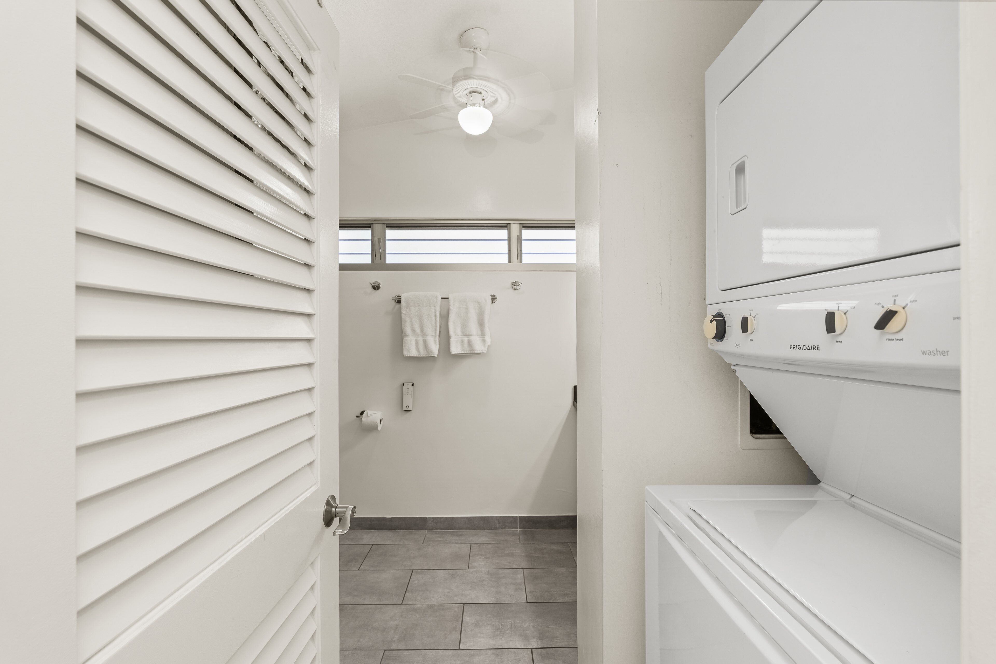 Shower, hair dryer, bidet, towels