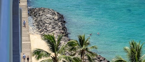 Una spiaggia nelle vicinanze
