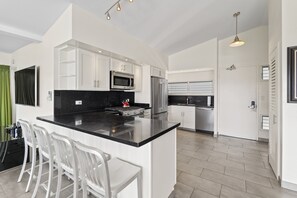 Fridge, microwave, oven, coffee/tea maker