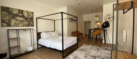 1 dormitorio, escritorio, wifi gratis y ropa de cama