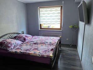 2 bedrooms, desk, iron/ironing board, travel crib