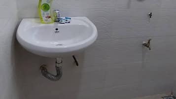 Serviettes fournies, savon, papier toilette