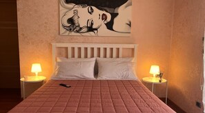 2 chambres, fer et planche à repasser, Wi-Fi, draps fournis