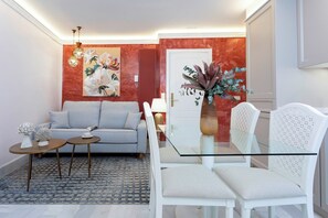 Appartamento (2 Bedrooms) | Area soggiorno