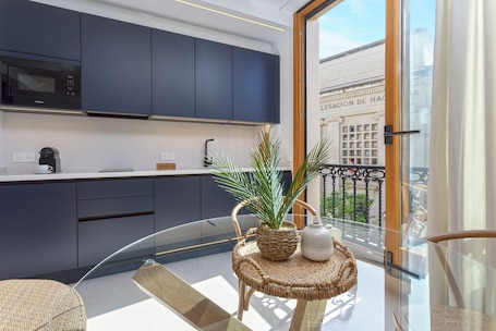 Apartment (1 Bedroom) | Private kitchen | Full-size fridge, microwave, stovetop, dishwasher