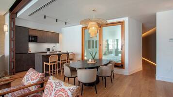 Appartement (2 Bedrooms) | Restauration dans la chambre