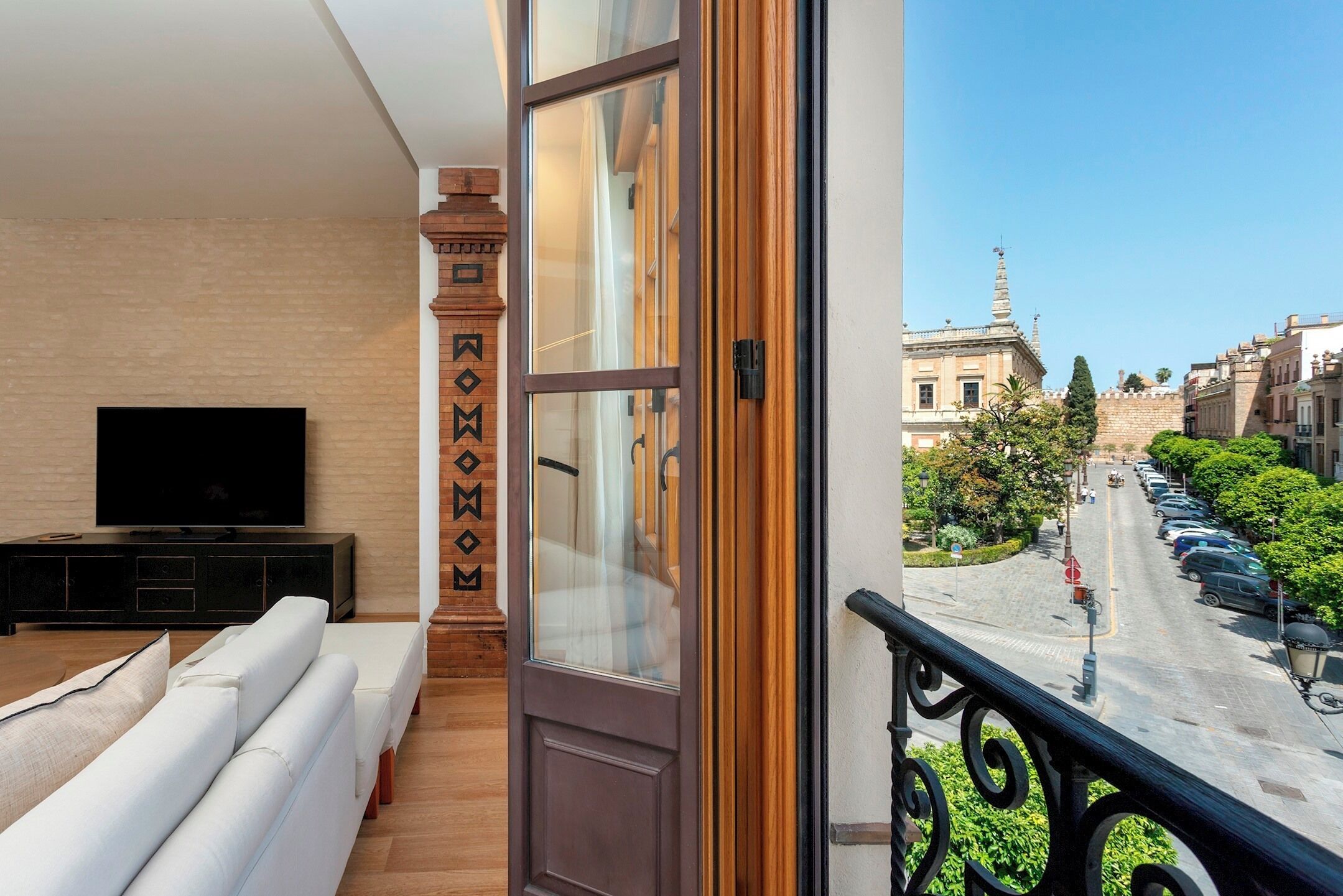 Apartemen (2 Bedrooms) | Pemandangan jalan