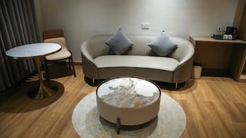 Premium Double Room | Living area