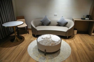 Premium Double Room | Living area