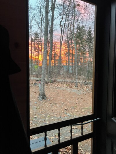 Cozy Lakehouse on Sheepscot Pond. Scenic views of the Lake & Bird Sanctuary.