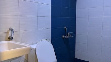 ห้องแฟมิลี่ | ห้องน้ำ | ฝักบัว, ของใช้ในห้องน้ำฟรี, ผ้าเช็ดตัว, สบู่