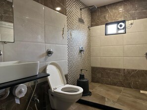 Dutxa, articles de tocador gratuïts, tovalloles i sabó 