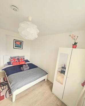 1 bedroom, WiFi, bed sheets