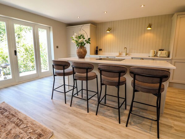 Mökki | Yksityinen keittiö | Keittoastiat/astiat/ruokailuvälineet