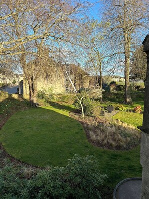 Double or Twin Room, Non Smoking, Garden View (STAFFA) | Iron/ironing board, free WiFi - Glen Lyon Lodge Bed & Breakfast (Nairn)