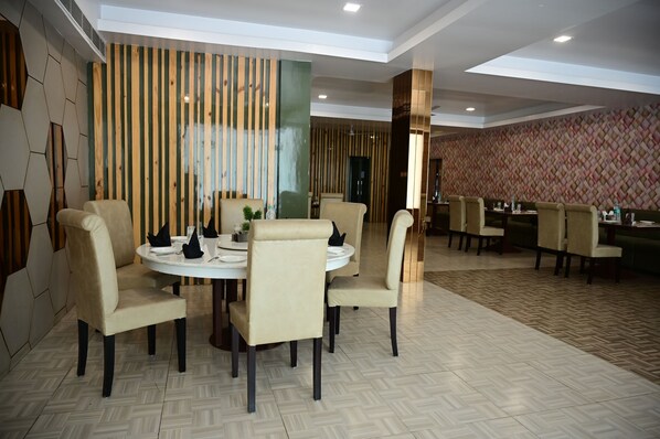Restaurant - Hotel Cheer Inn (Lucknow)