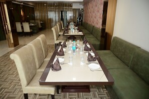 Restaurant - Hotel Cheer Inn (Lucknow)