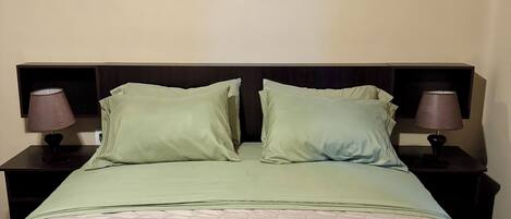 2 dormitoris, planxa i posts de planxar, wifi i roba de llit