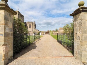 Property grounds - Catherine Parrs Sewing Room (Bedale)