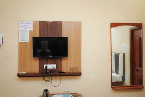 Quarto quádruplo luxo | Escrivaninha, Wi-Fi de cortesia