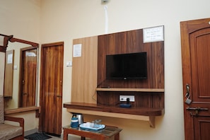 Habitació quàdruple Deluxe | Escriptori i wifi gratuïta