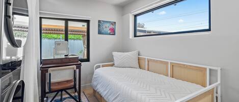 3 bedrooms, iron/ironing board, WiFi, bed sheets