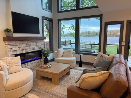 The Lakehouse on Mona Lake