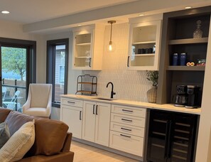 Smart TV, fireplace - The Lakehouse on Mona Lake (Norton Shores)