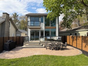 Outdoor dining - The Lakehouse on Mona Lake (Norton Shores)