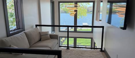 Smart TV y chimenea