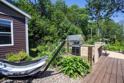 Maple's Serene Spa Retreat with Hot Tub and Private Lake Trail Access