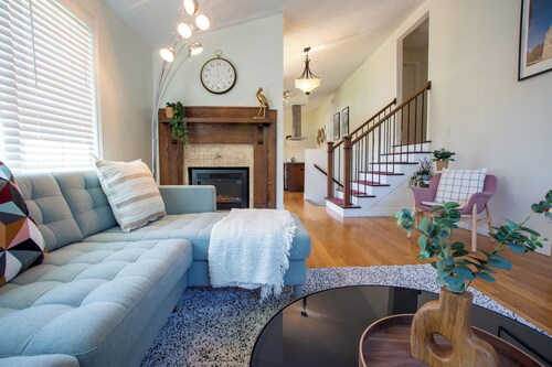 Maple's Serene Spa Retreat with Hot Tub and Private Lake Trail Access