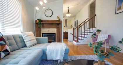 Maple's Serene Spa Retreat with Hot Tub and Private Lake Trail Access