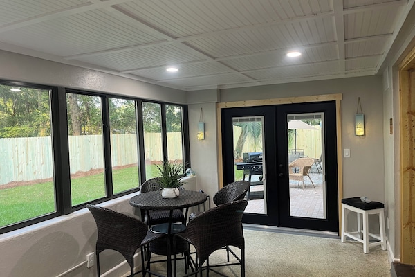Sunroom, table & chairs, chalkboard w/chalk, beach blanket,umbrella,sand buckets