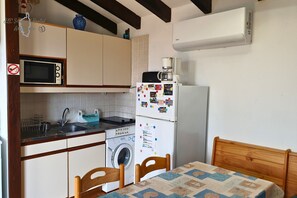 Fridge, microwave, oven, coffee/tea maker - Le nid de Marla (Grosseto-Prugna)
