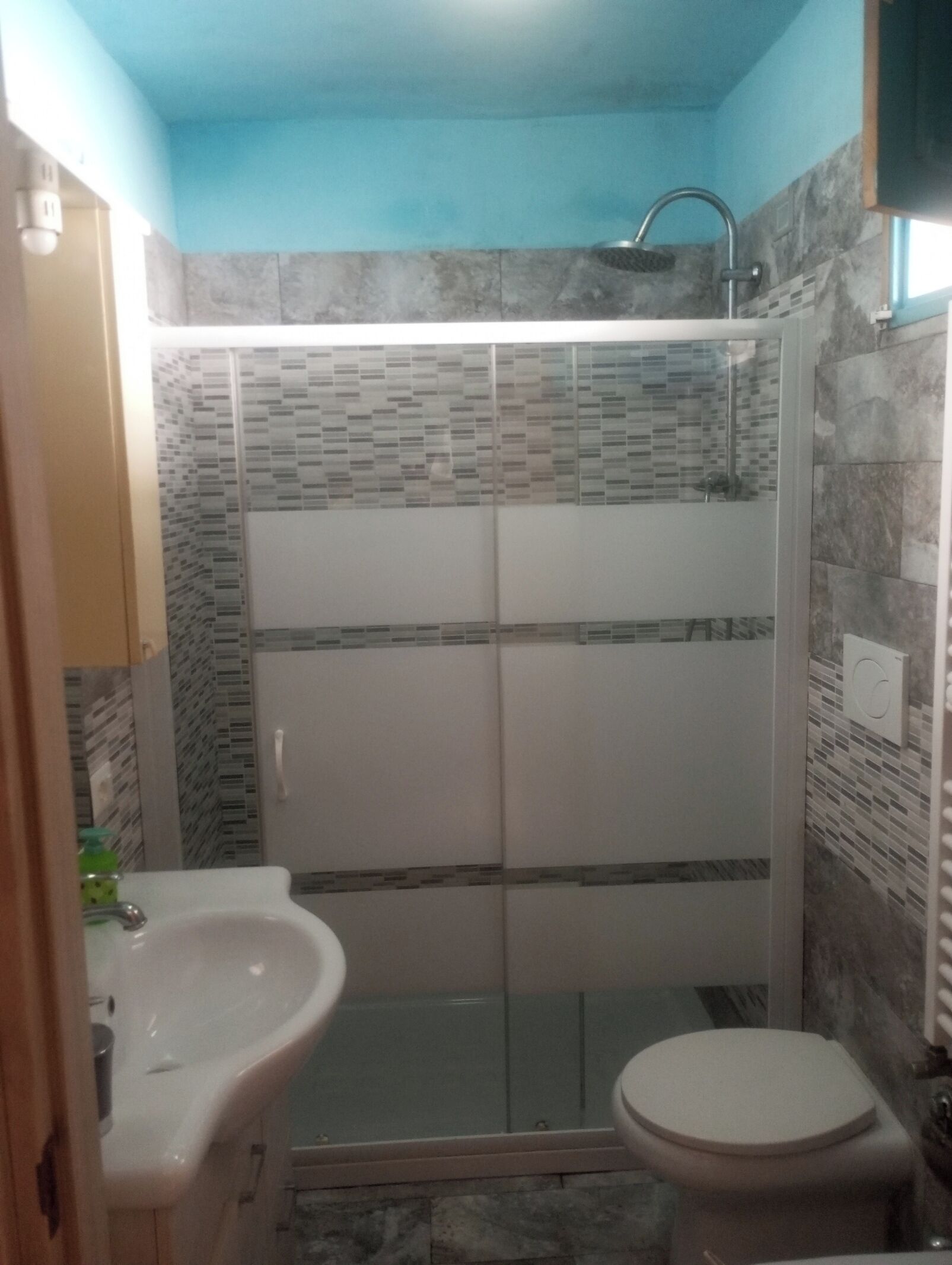 Toallas, jabón y papel higiénico