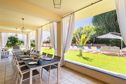 Villa surrounded by greenery with private pool, ideal for families and friends