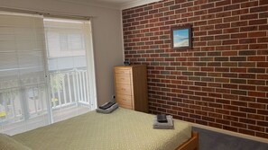 2 bedrooms, travel crib, internet, bed sheets