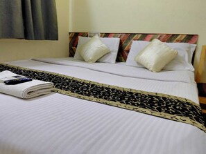 Standard-Doppelzimmer, Stadtblick | Schreibtisch, kostenloses WLAN